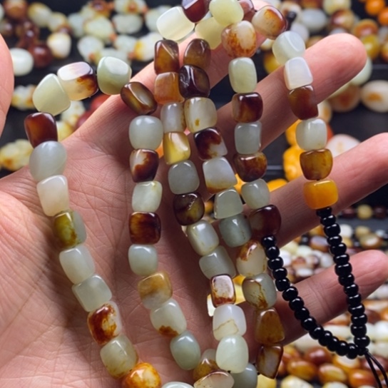 和田玉颈饰未镶嵌