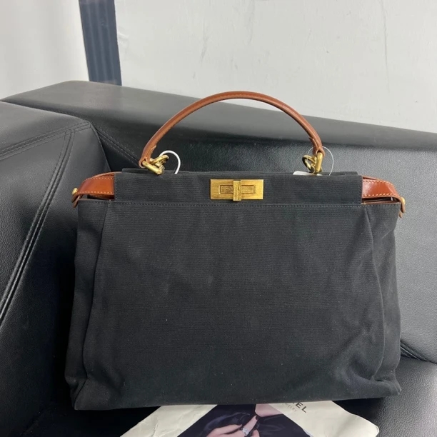 95新 FENDI/芬迪 捐金沉珠/大号peekaboo 单肩