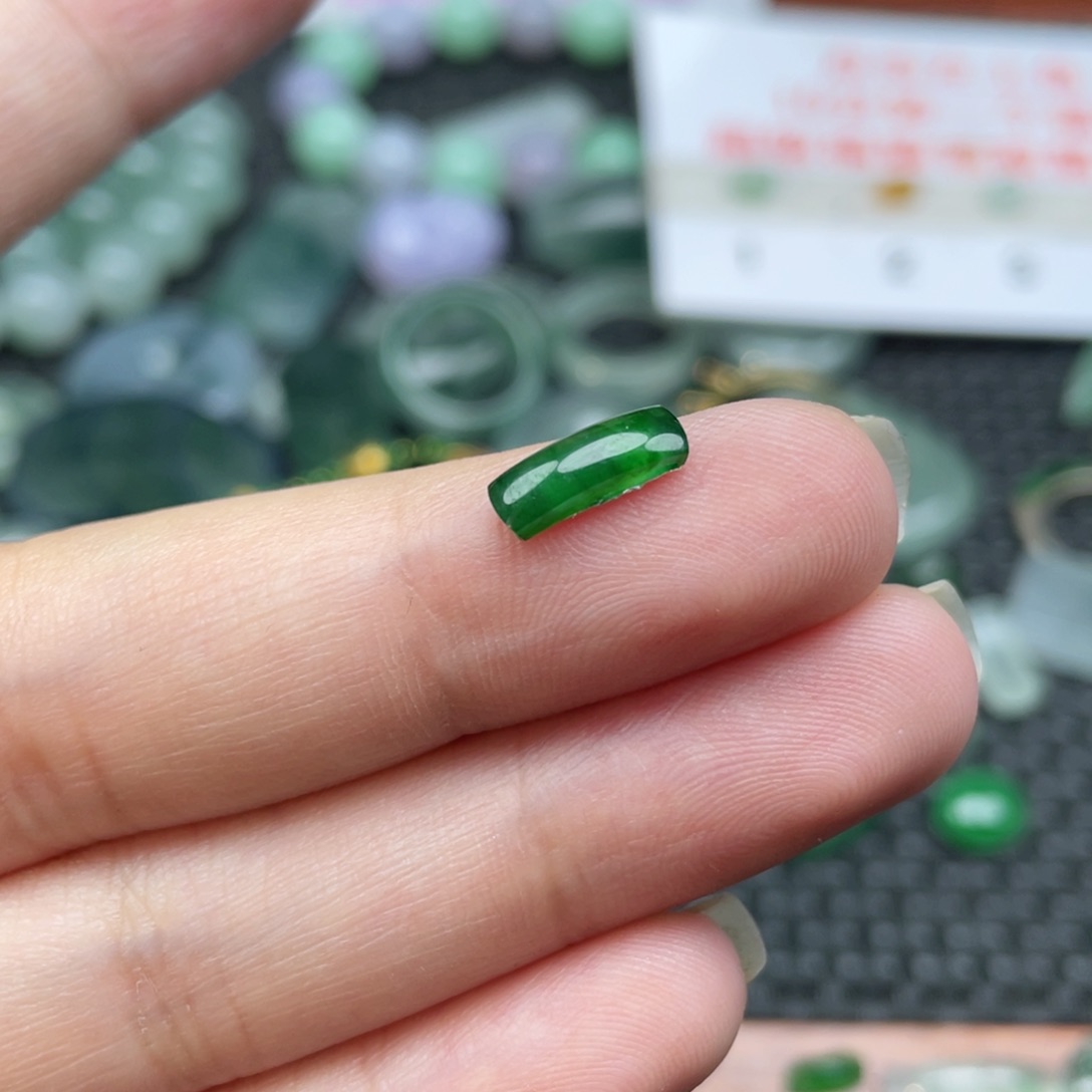 未镶嵌挂件翡翠  翡翠