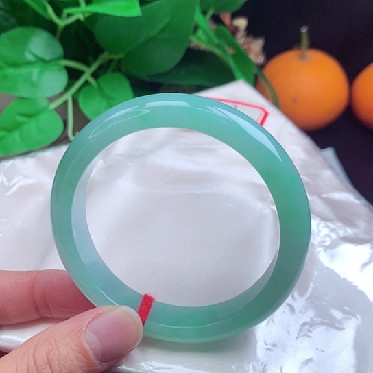 翡翠手镯未镶嵌     正圈56