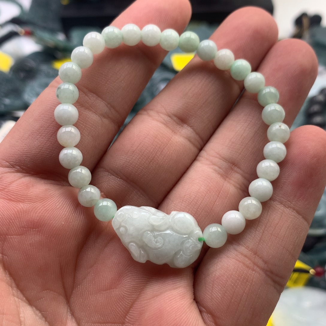 颈饰未镶嵌翡翠貔貅手串