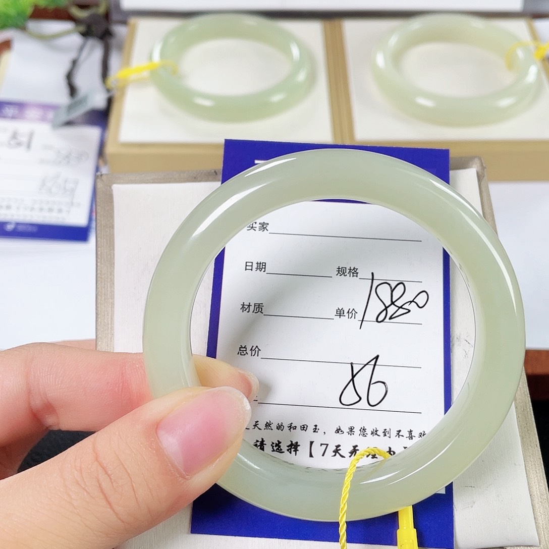 和田玉手镯未镶嵌