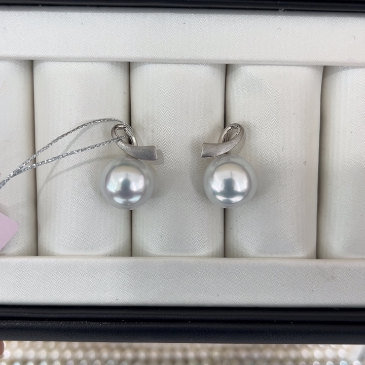 海水珍珠上新澳白设计款耳钉11-12mm18K金镶嵌