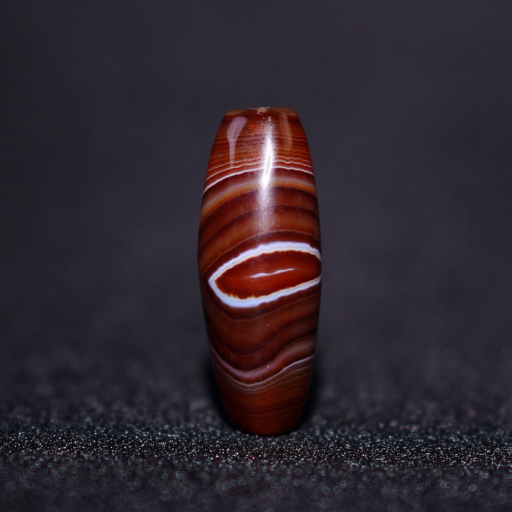 精品琥珀色佛眼缠丝玛瑙牛角形手工珠