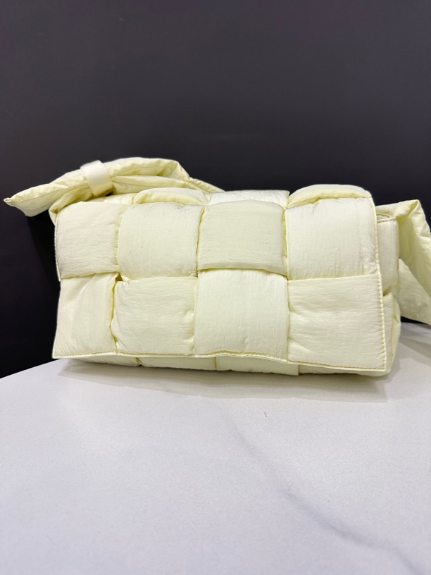 95新 BOTTEGA VENETA/葆蝶家 编织cassette单肩包/0295011734