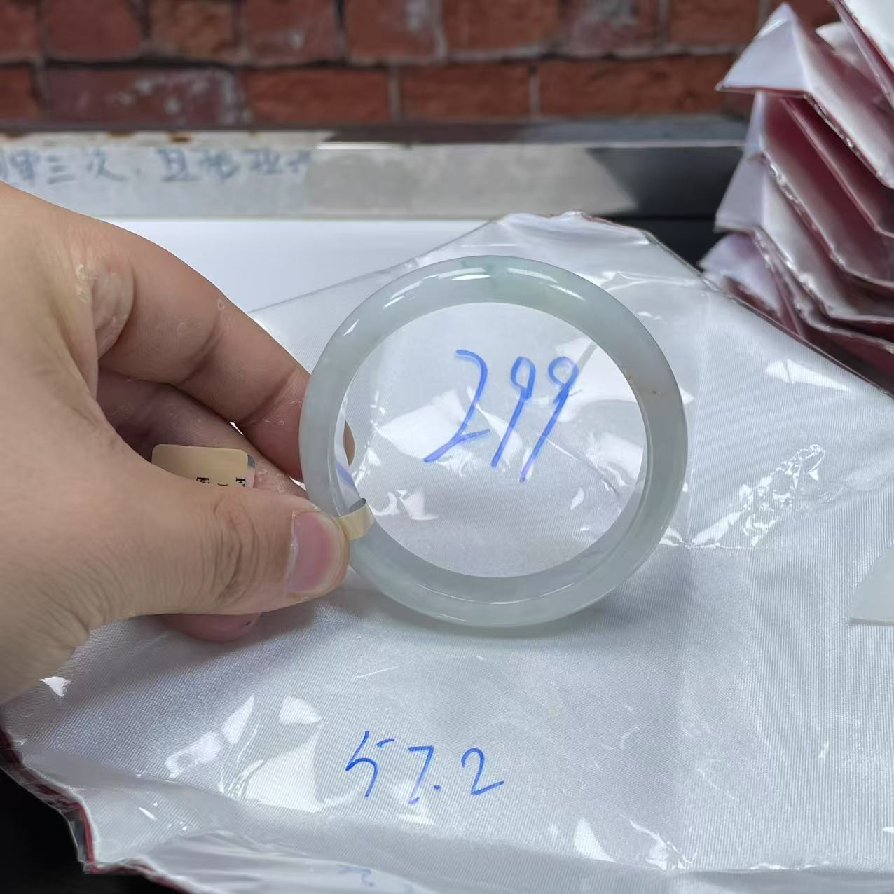 毛货手镯需精细抛光/299