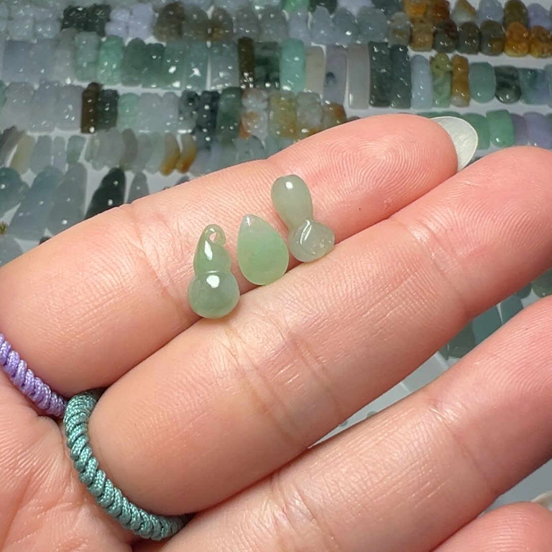 果***儿翡翠未镶嵌颈饰通孔如意柄吊坠葫芦水滴三个158块