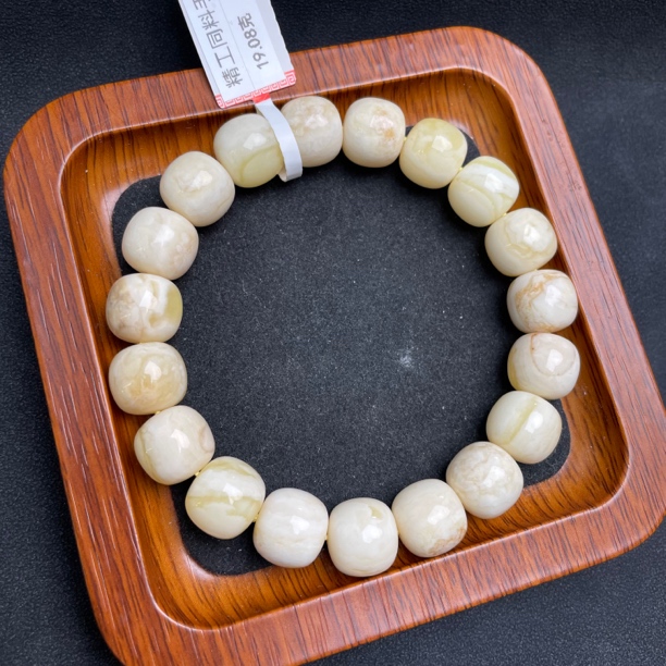 金白溶洞同料蜜蜡手串