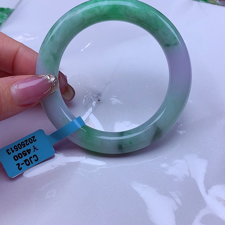 翡翠手镯未镶嵌翡翠