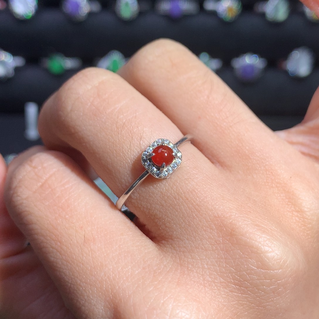 翡翠颈饰银S925镶嵌蛋面戒指