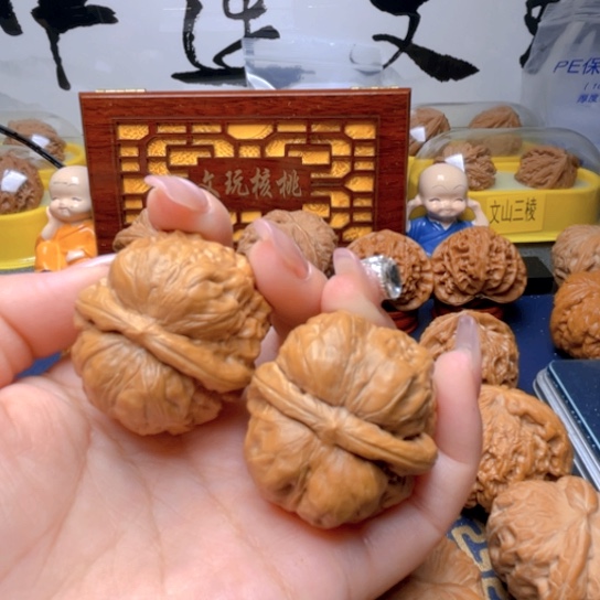 文玩核桃吊坠会****?蛤蟆头140