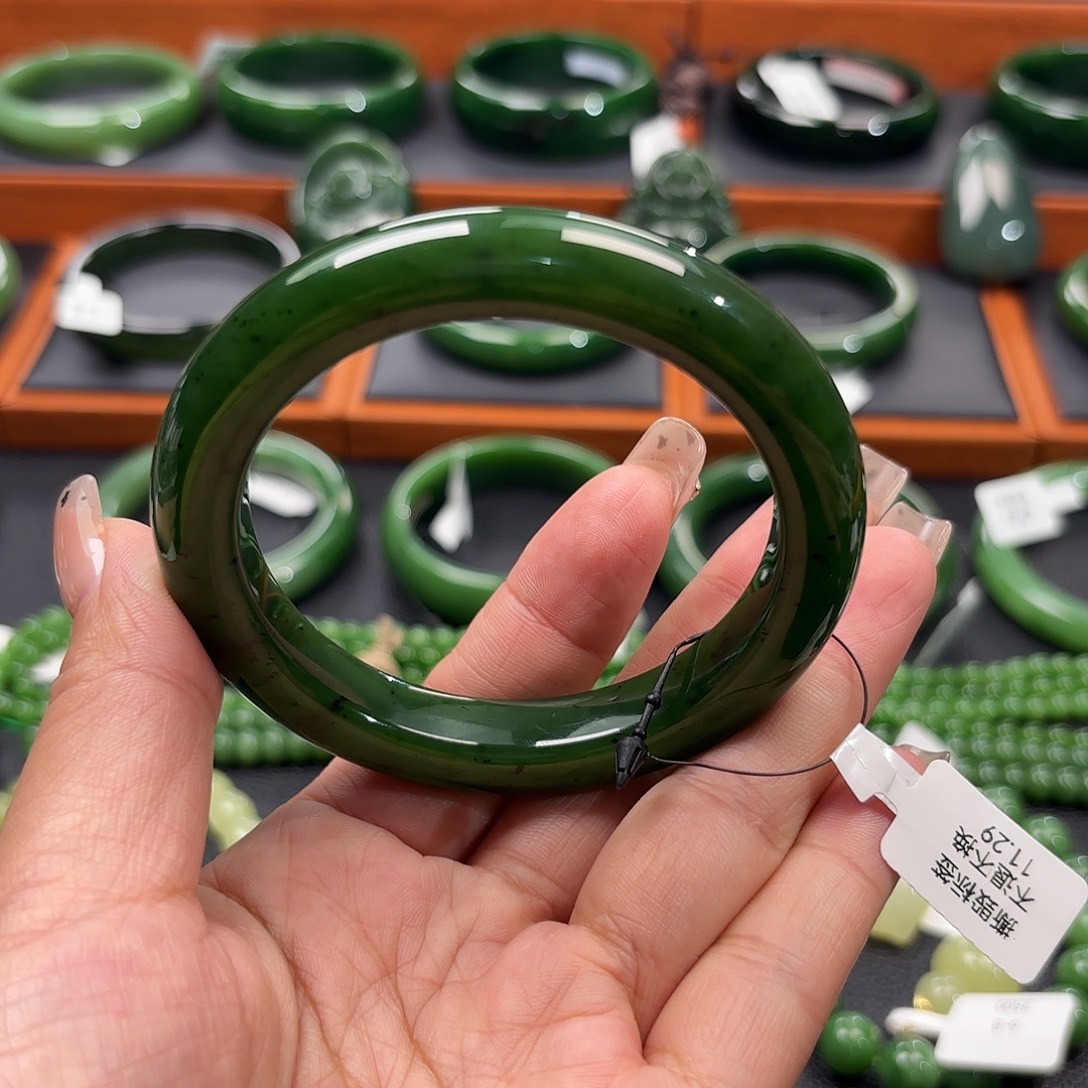 和田玉未镶嵌手镯菠菜绿 59