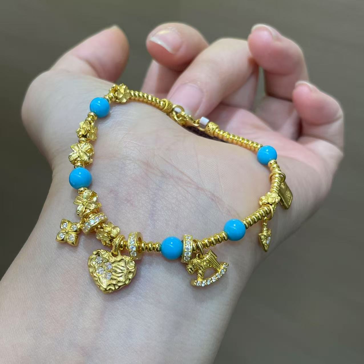 【菠萝珠宝】足金999 镶嵌马 爱心手串 金重：16.57克