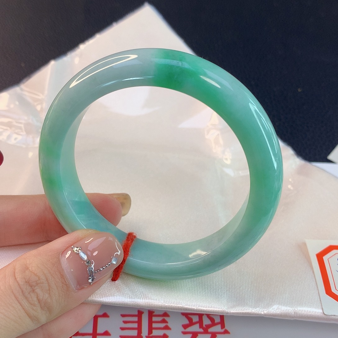 翡翠手镯未镶嵌天然A货翡翠052