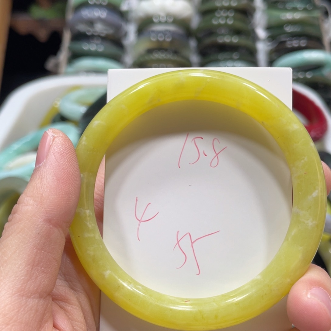 蛇纹石玉手镯未镶嵌