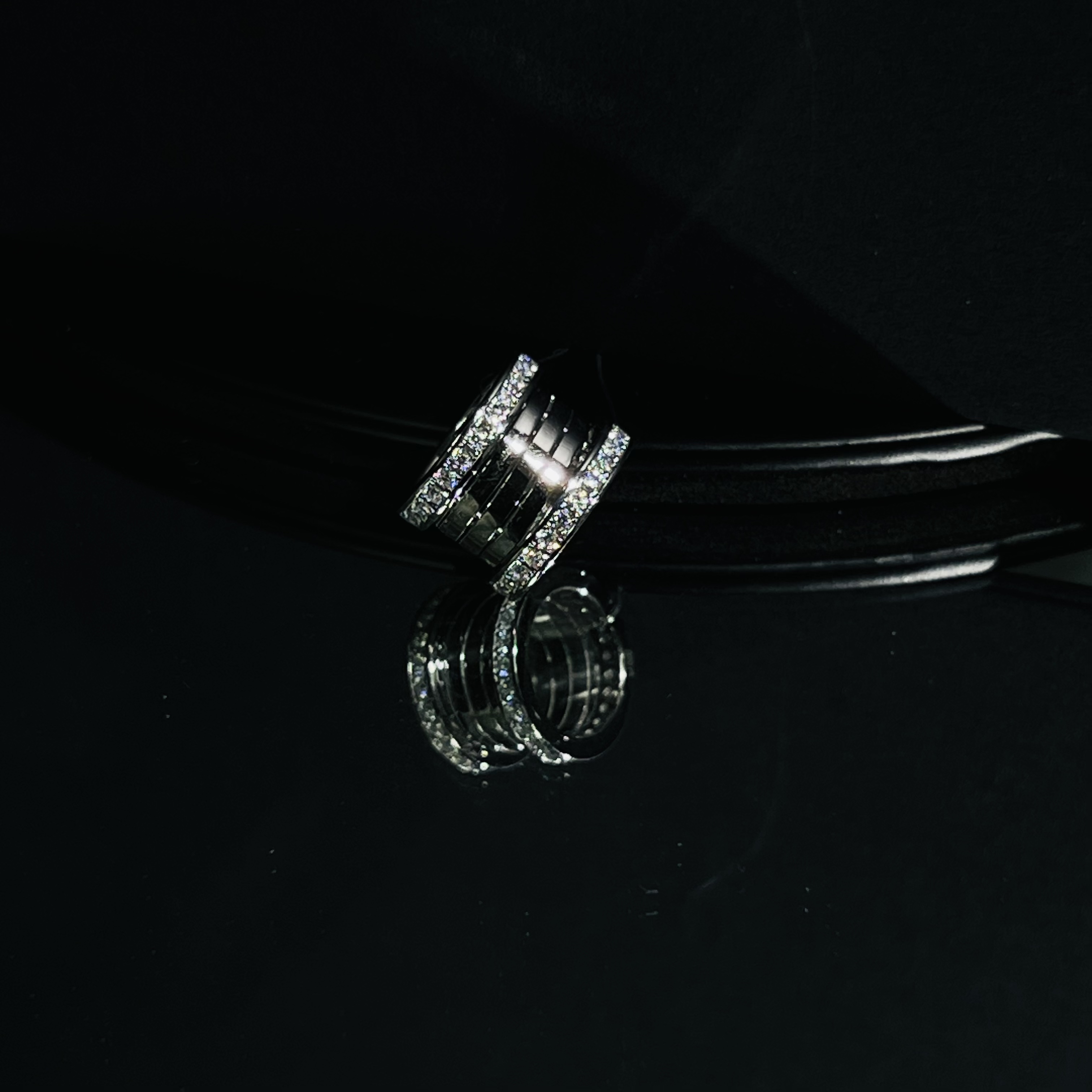 铂雅阁 Pt950铂金镶嵌弹簧路路通吊坠