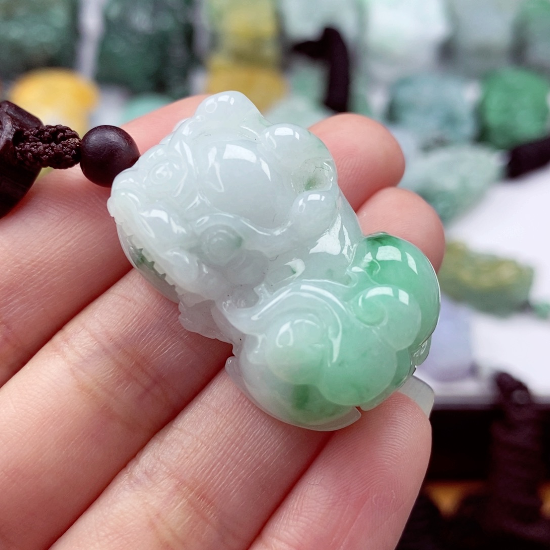 翡翠颈饰未镶嵌翡翠