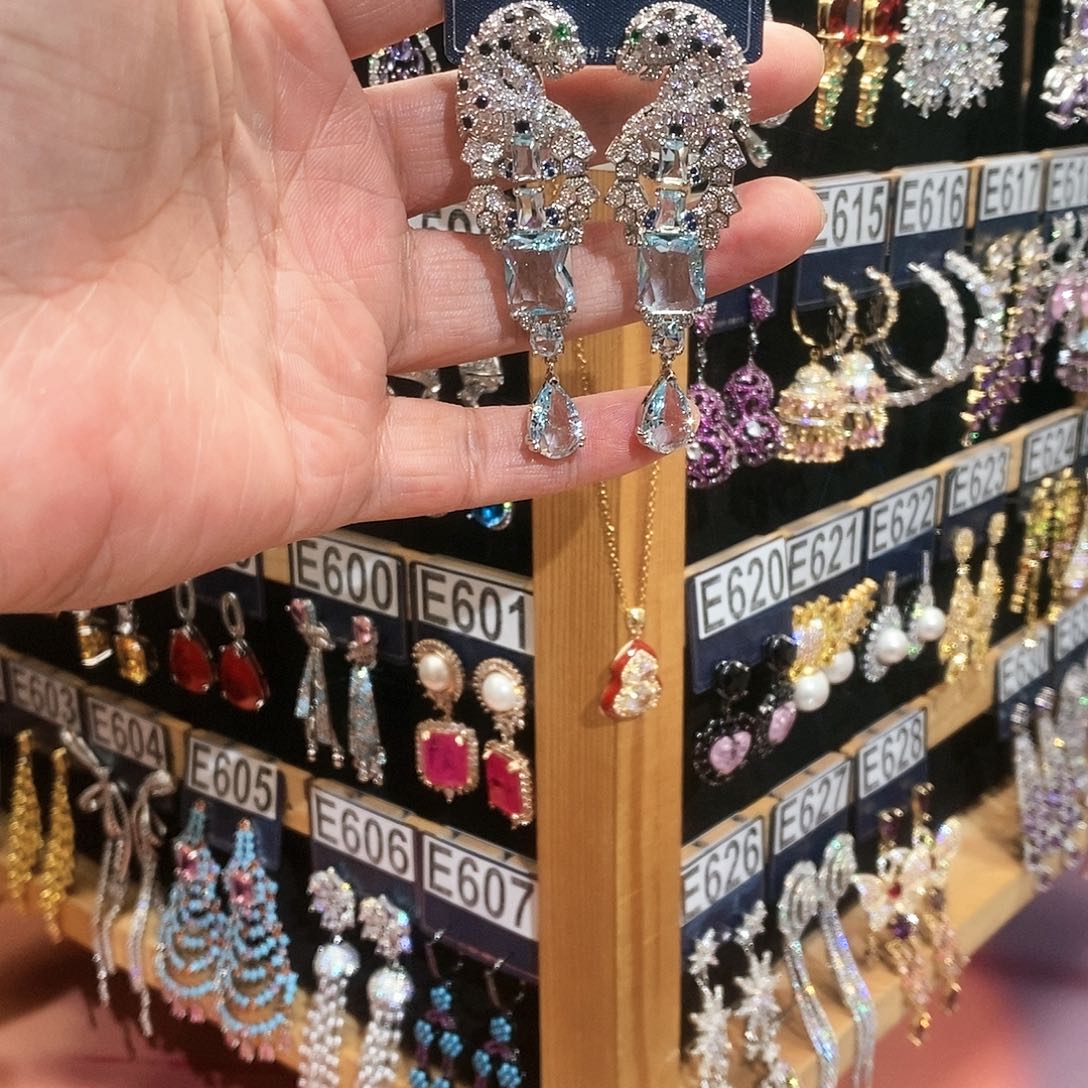 【闪购商品】纯铜925银锆石v****爷