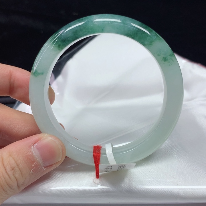 翡翠手镯（圆镯）未镶嵌55.2