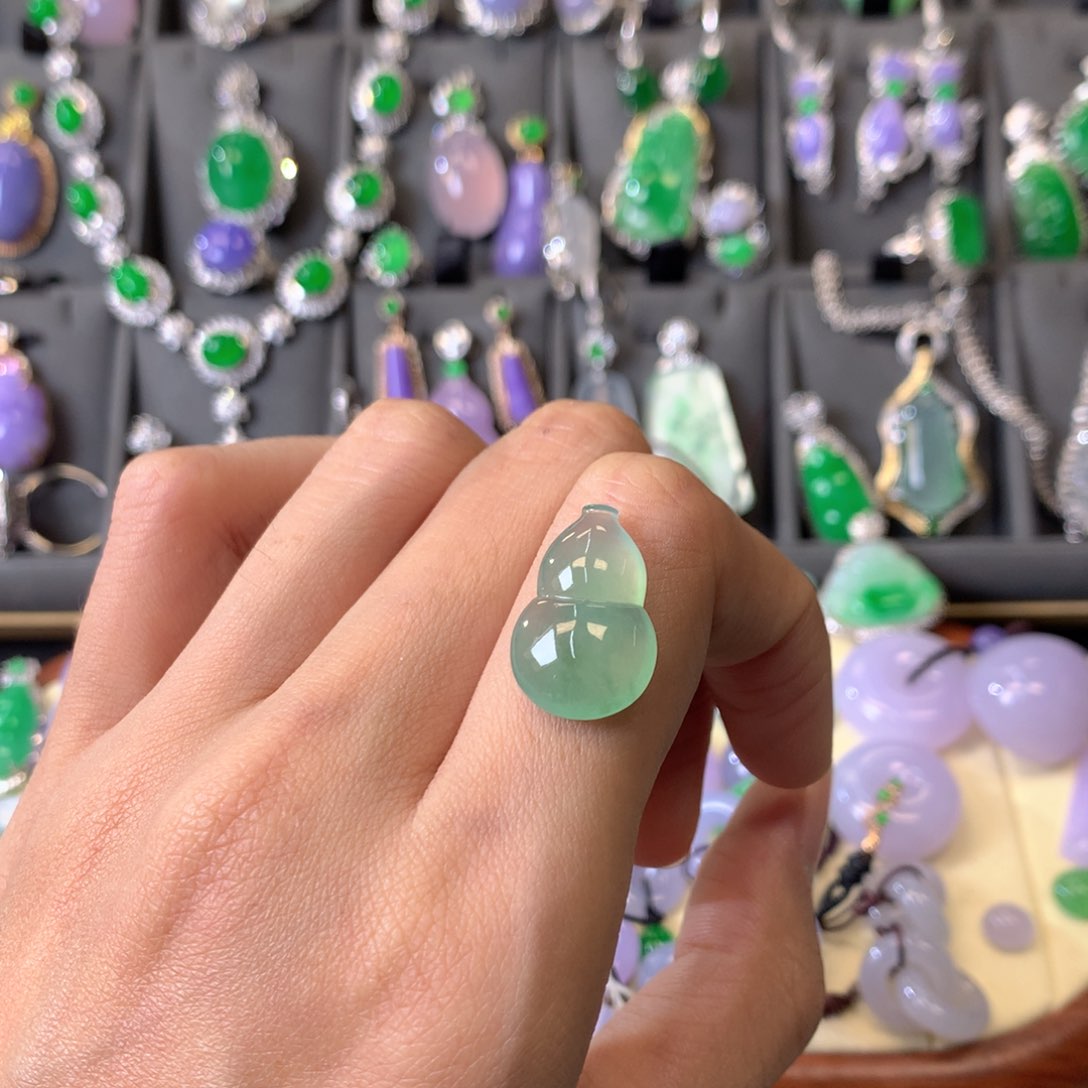 翡翠颈饰未镶嵌裸石