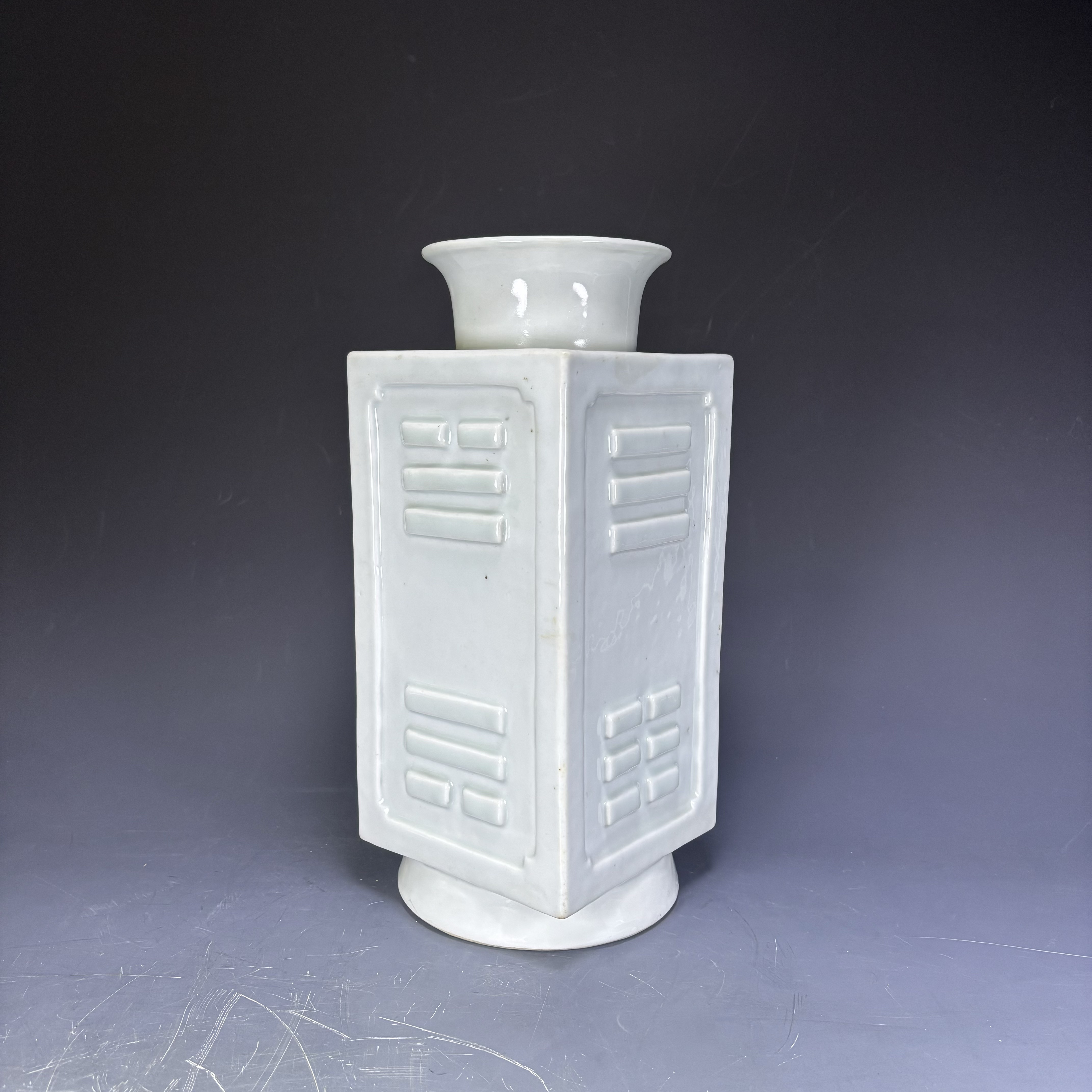 ｛来福甄选｝清 白釉八卦琮式瓶（大唐贞观年制款）