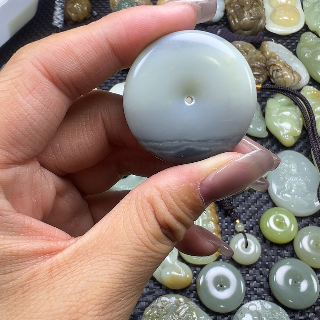 和田玉未镶嵌吊坠(不含链)卡35.2（有棉漏）