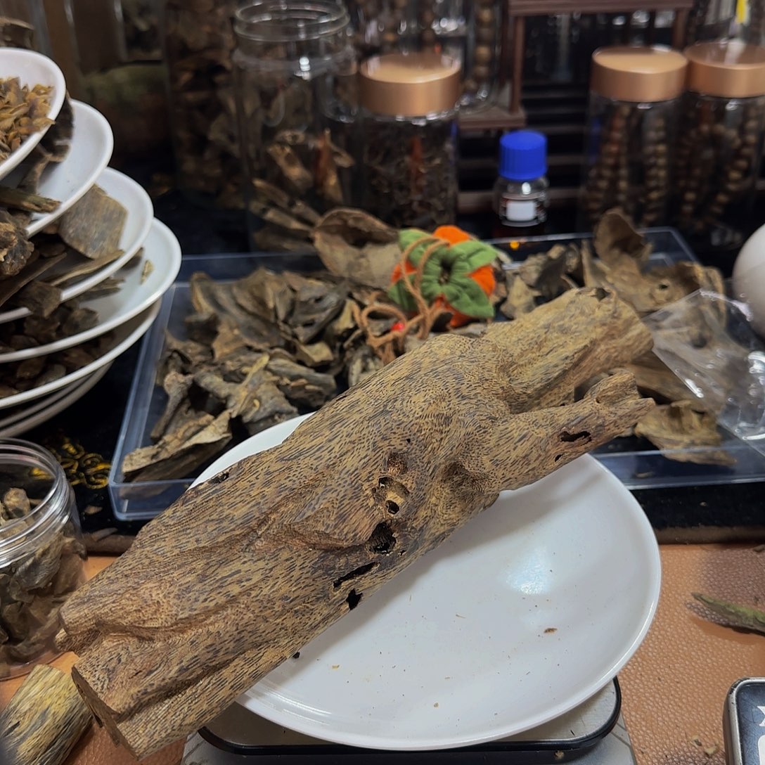 瑞***欢沉香沉香碎屑精品老紫奇醇化树心油248.2克