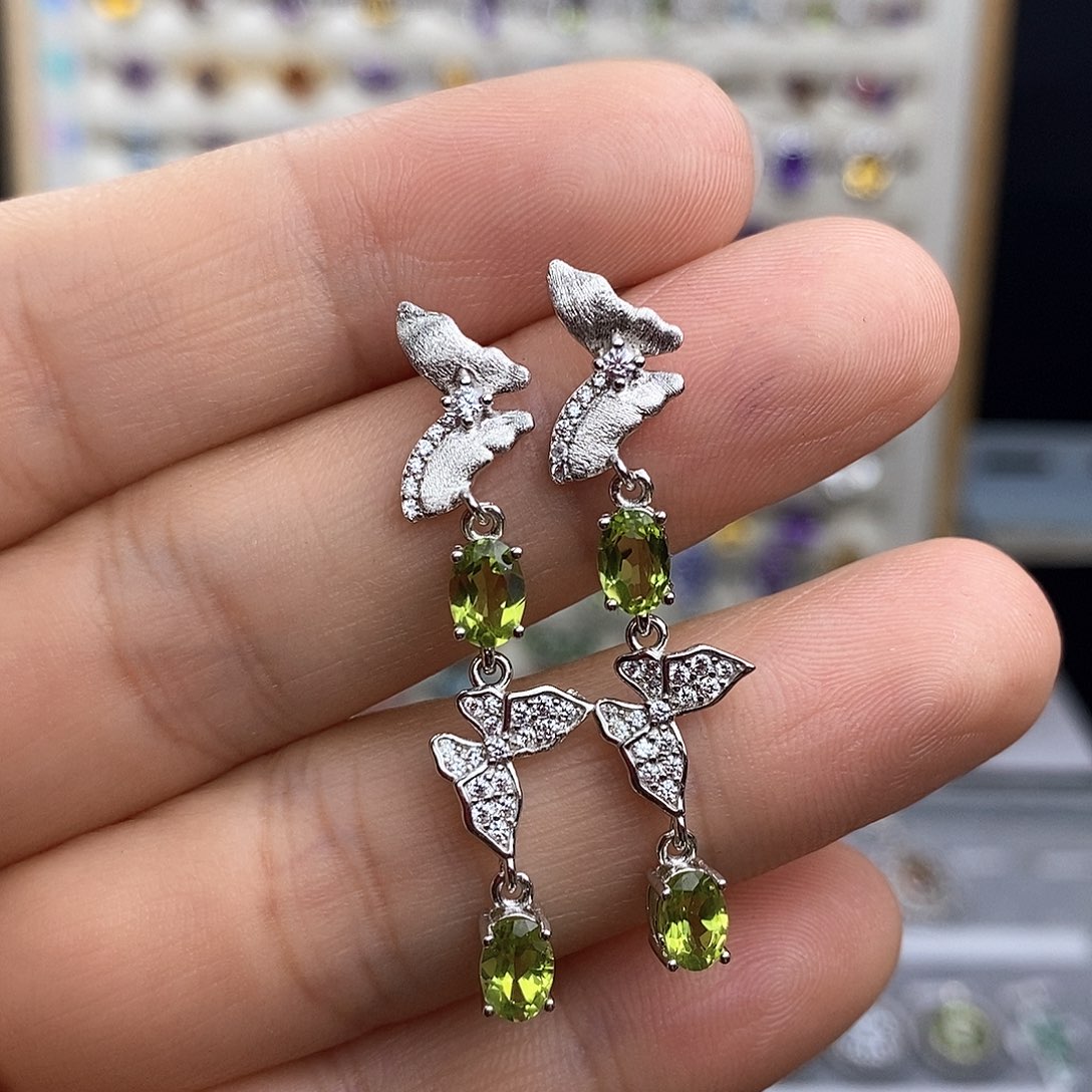 银S925镶嵌耳坠橄榄石可****人不含证书