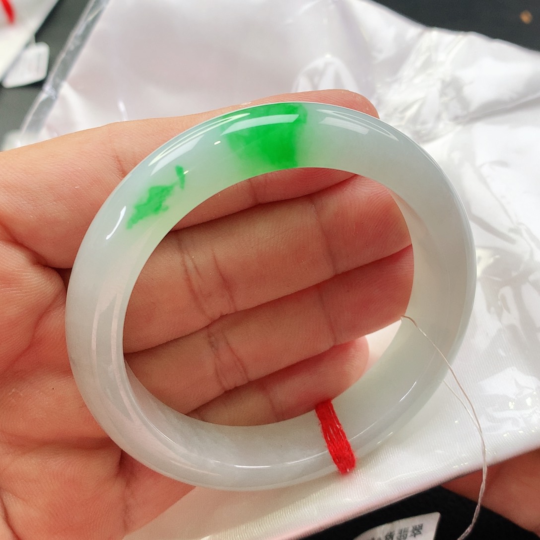 未镶嵌手镯翡翠天然翡翠手镯