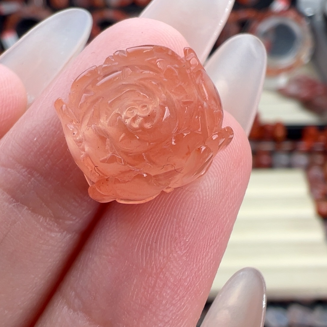 南红玛瑙未镶嵌颈饰牡丹花