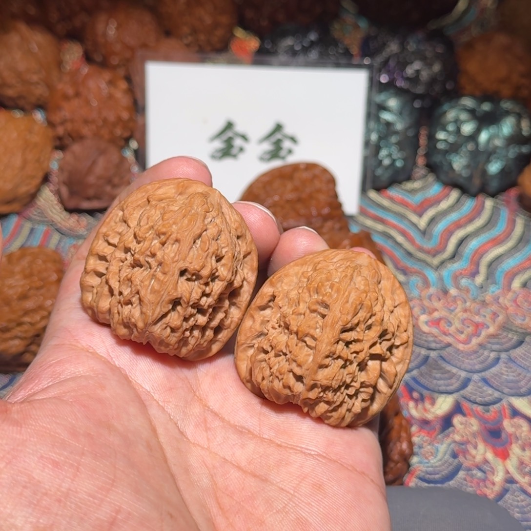 文玩核桃吊坠1345逐鹿南疆，尺寸40 39 40.5