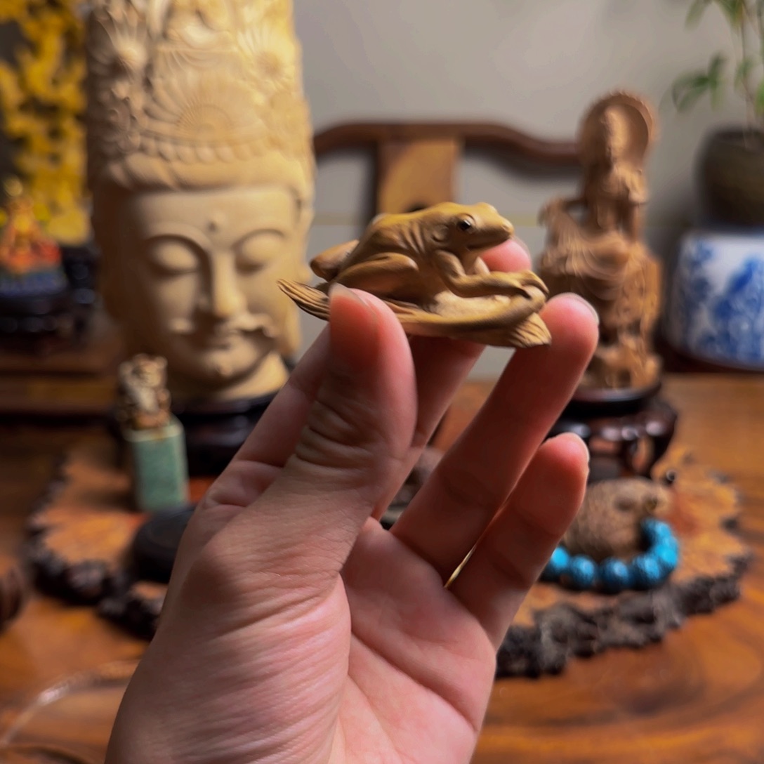 檀香木尚秋雕刻一叶来财