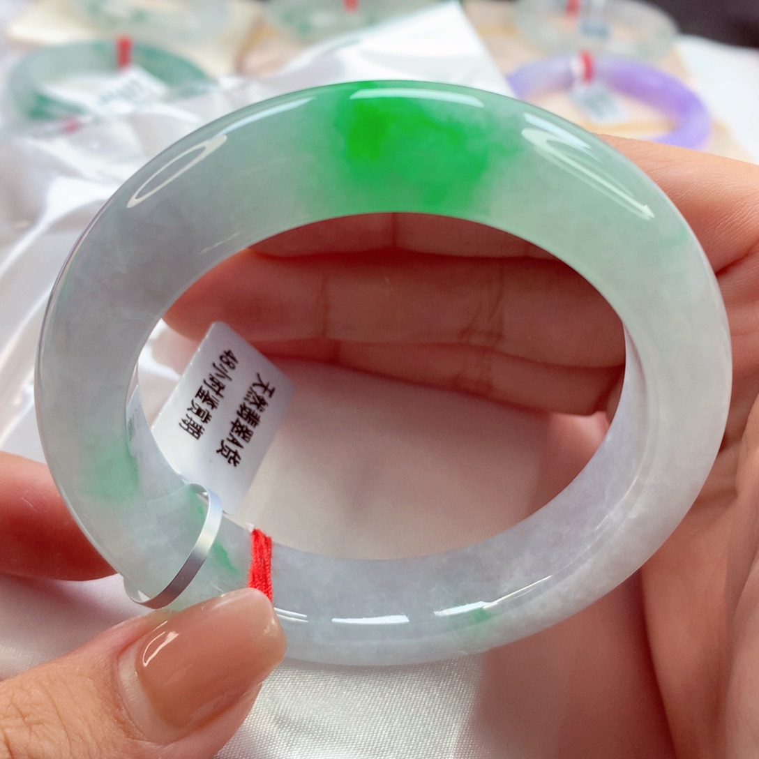 翡翠手镯未镶嵌师妹白底青泥鳅背