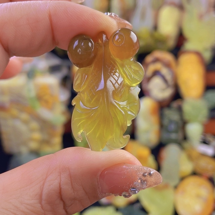 蛇纹石玉颈饰未镶嵌