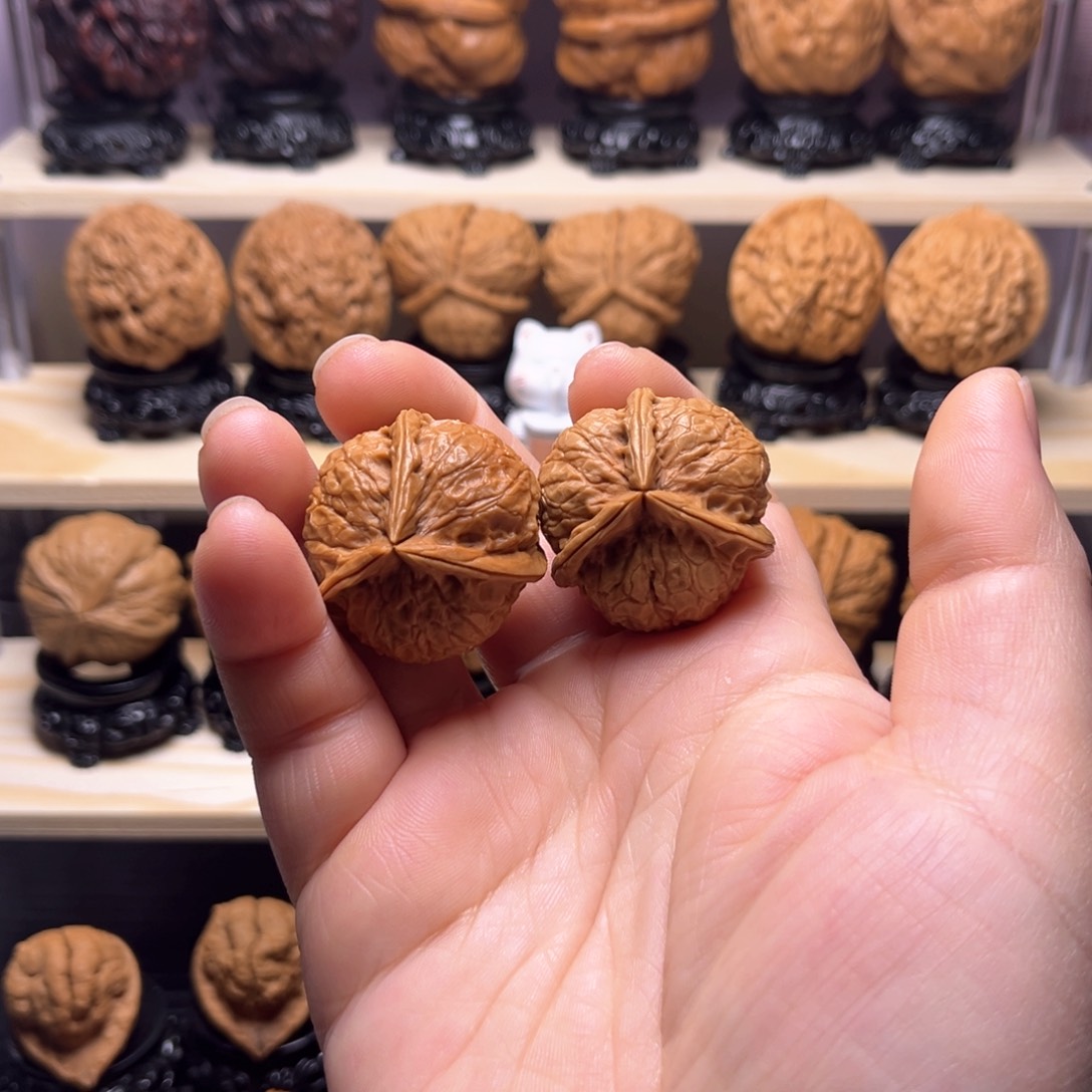 文玩核桃吊坠12w小三棱33尺