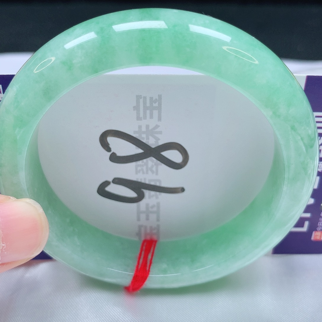 翡翠手镯未镶嵌55圈口