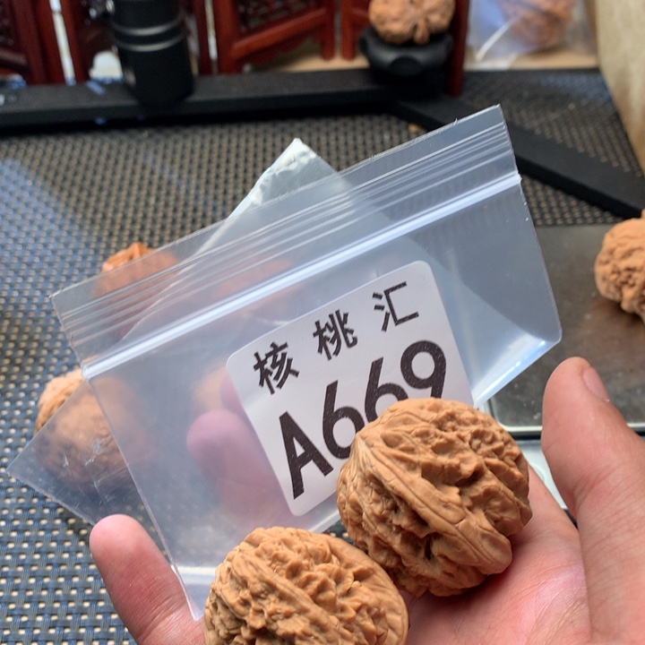 文玩核桃吊坠暴雪