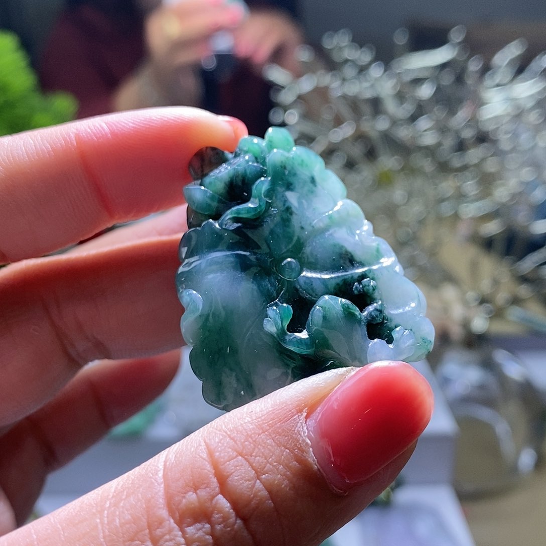 【闪购商品】翡翠颈饰未镶嵌瓜