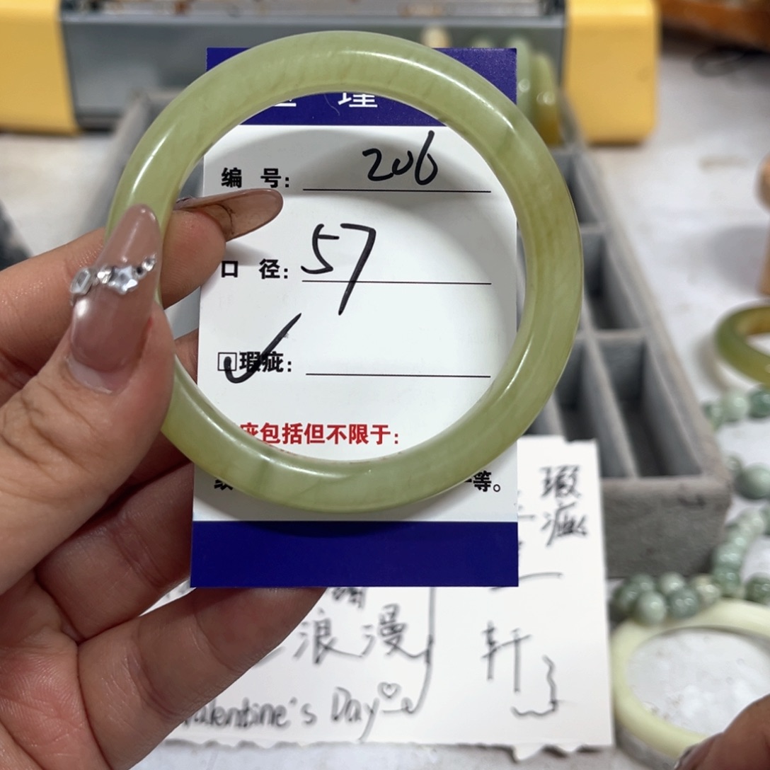 蛇纹石玉手镯未镶嵌