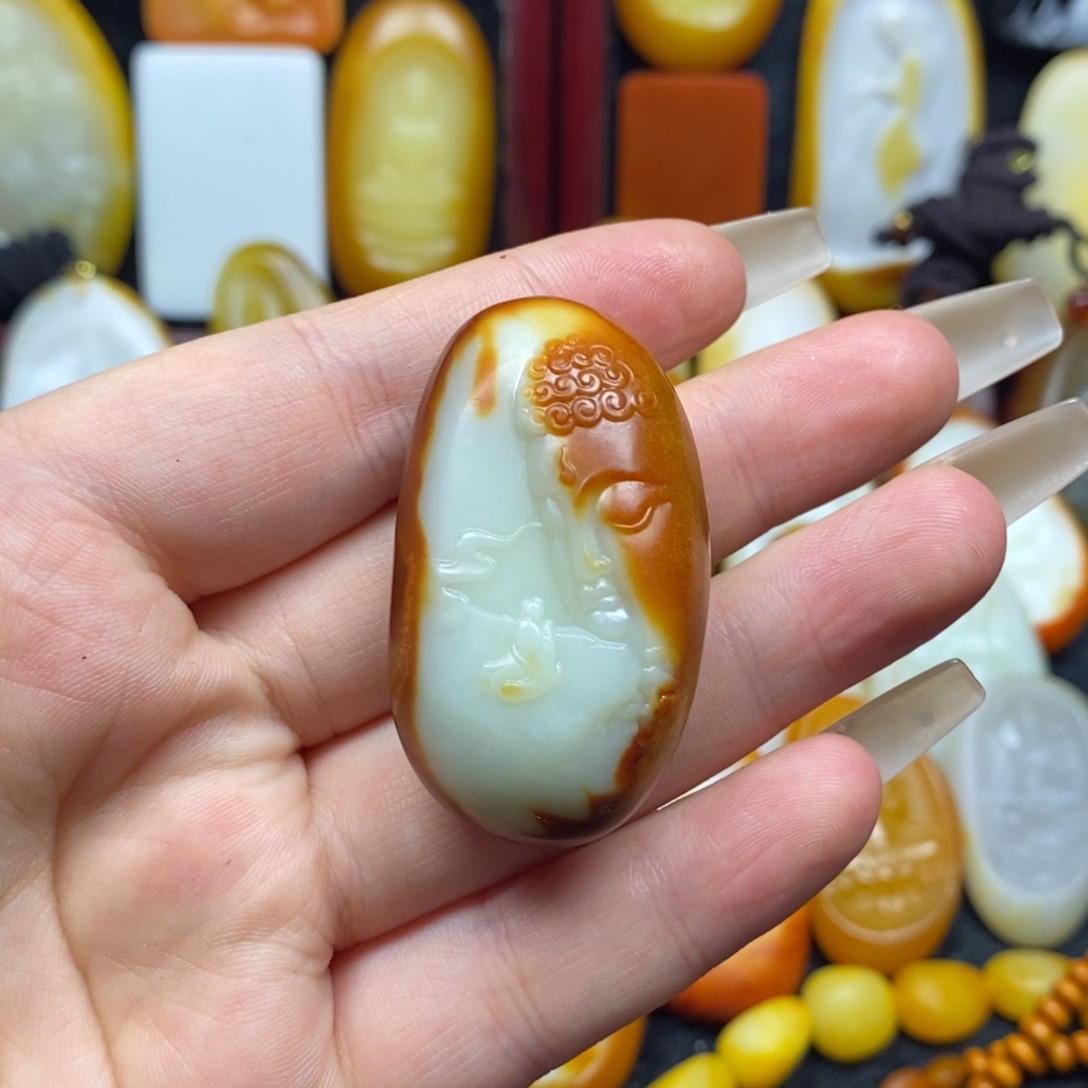 进***业和田玉未镶嵌颈饰