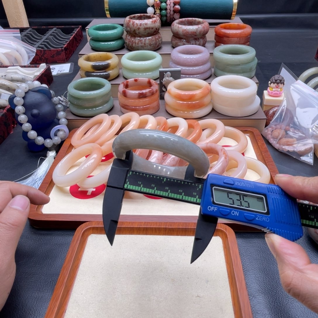 石英质玉手镯未镶嵌