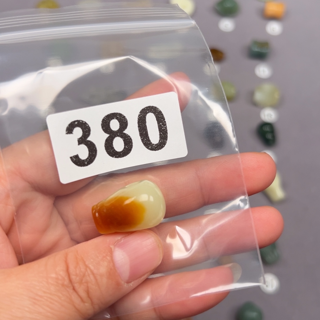 未镶嵌蛇纹石玉颈饰哈****嘿