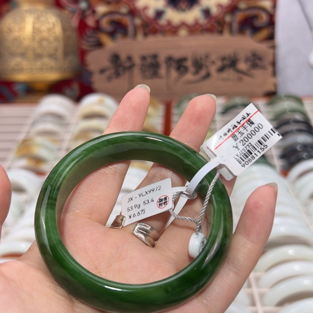 和田玉（碧玉）未镶嵌手镯