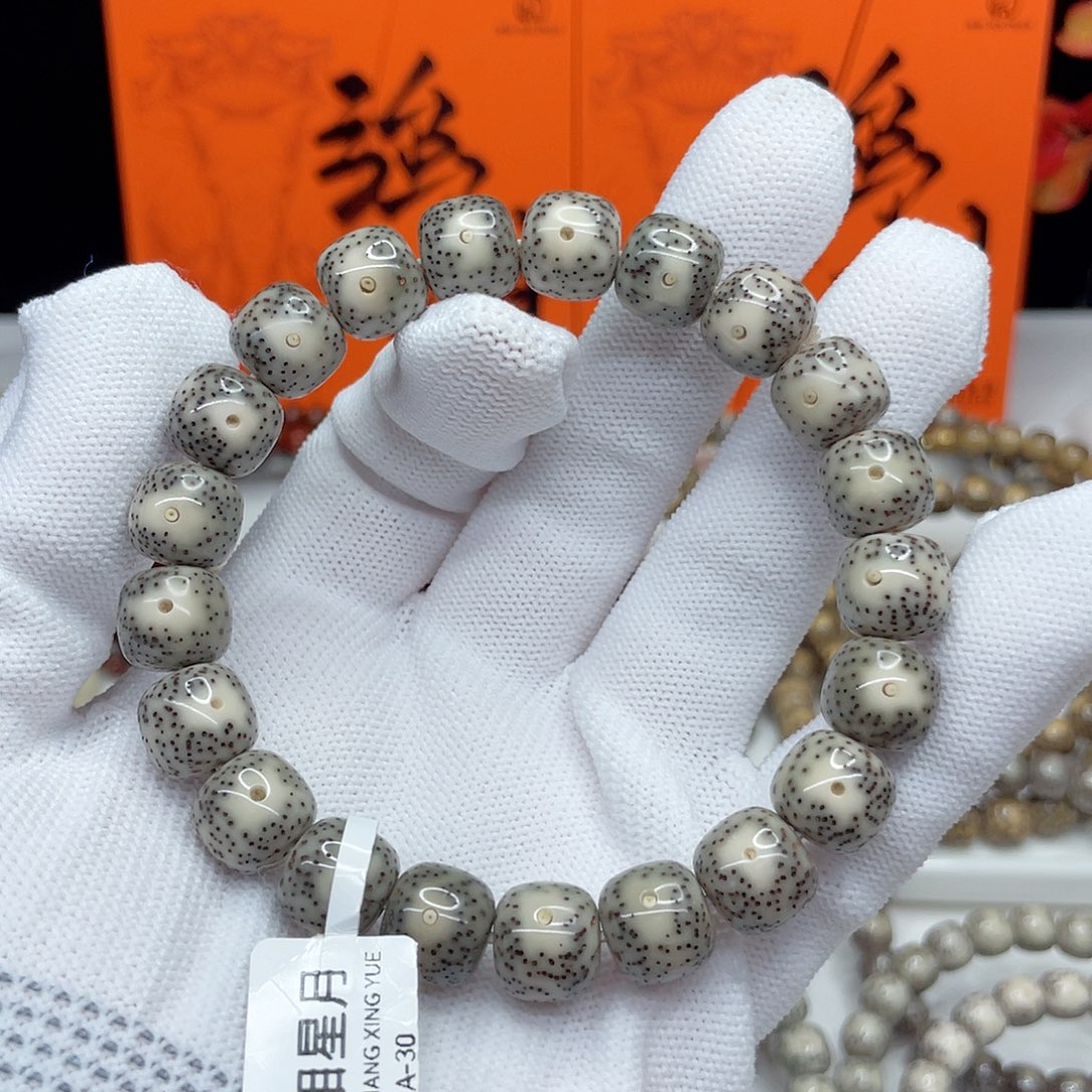 星月菩提吊坠30。11/10绿包白黄金瞳