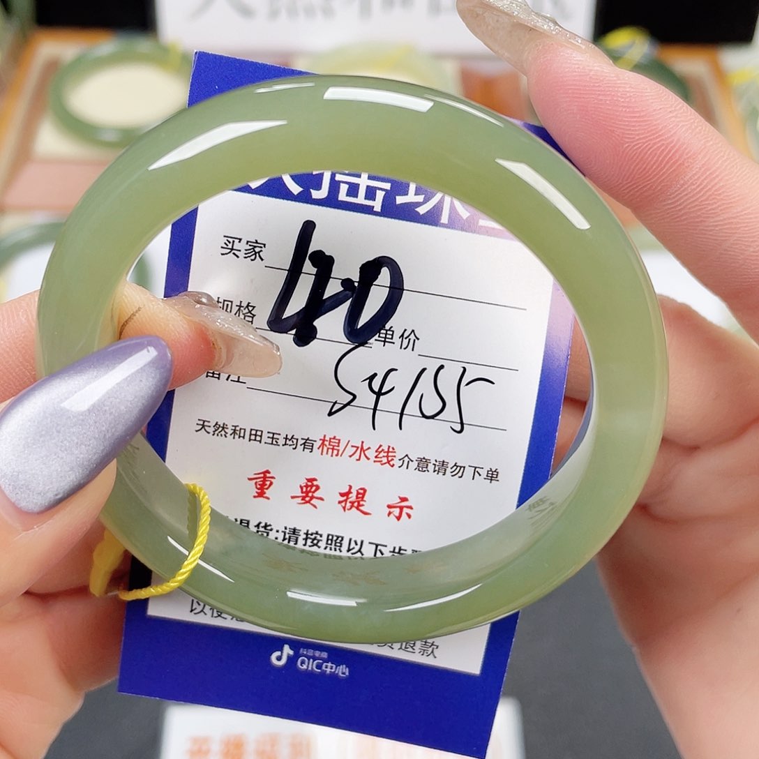 和田玉手镯未镶嵌