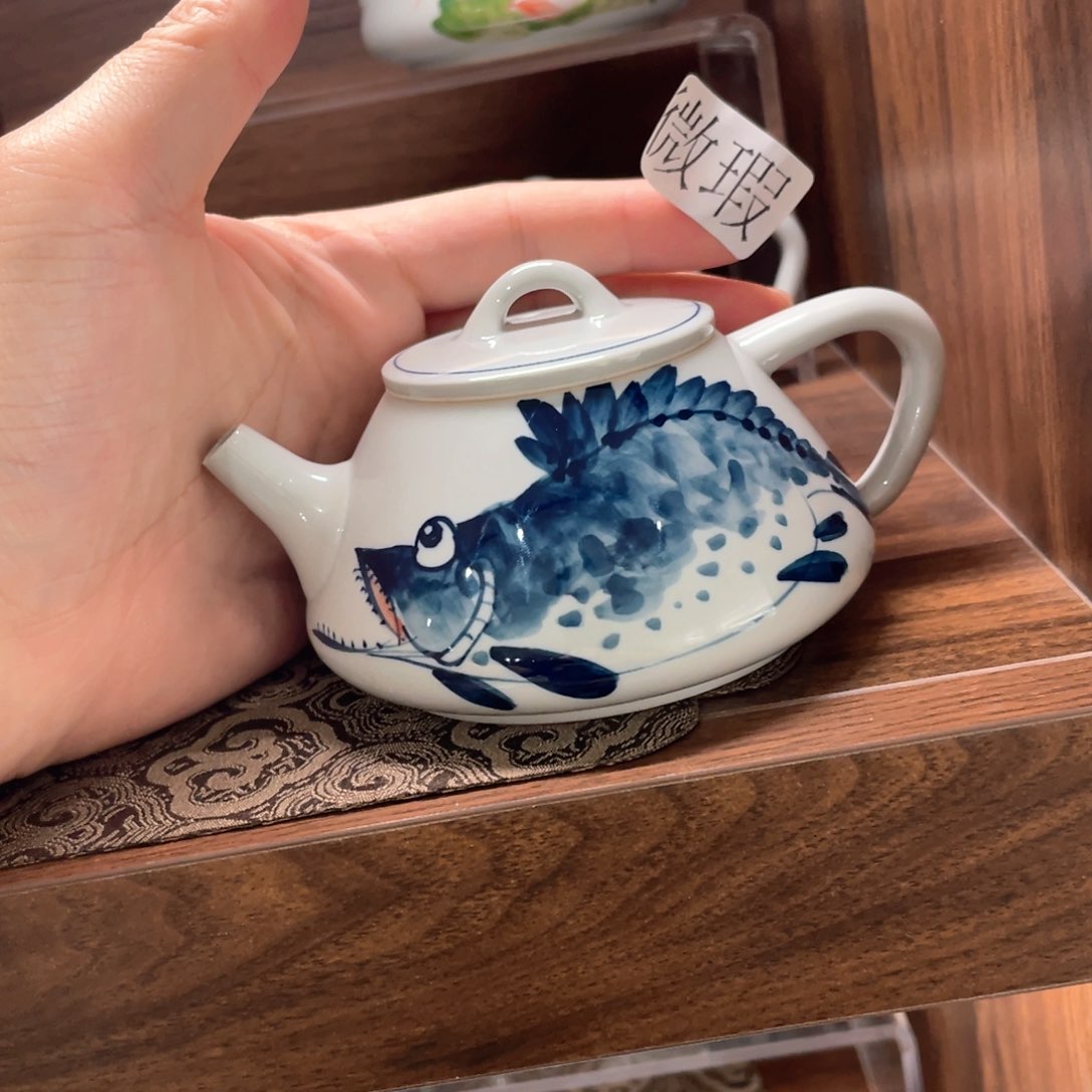釉下手绘茶具微瑕