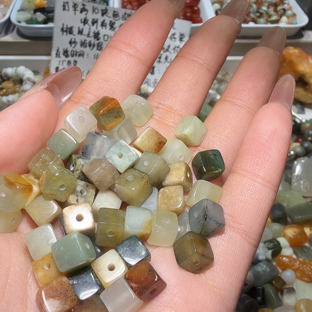 和田玉未镶嵌珠宝奇石