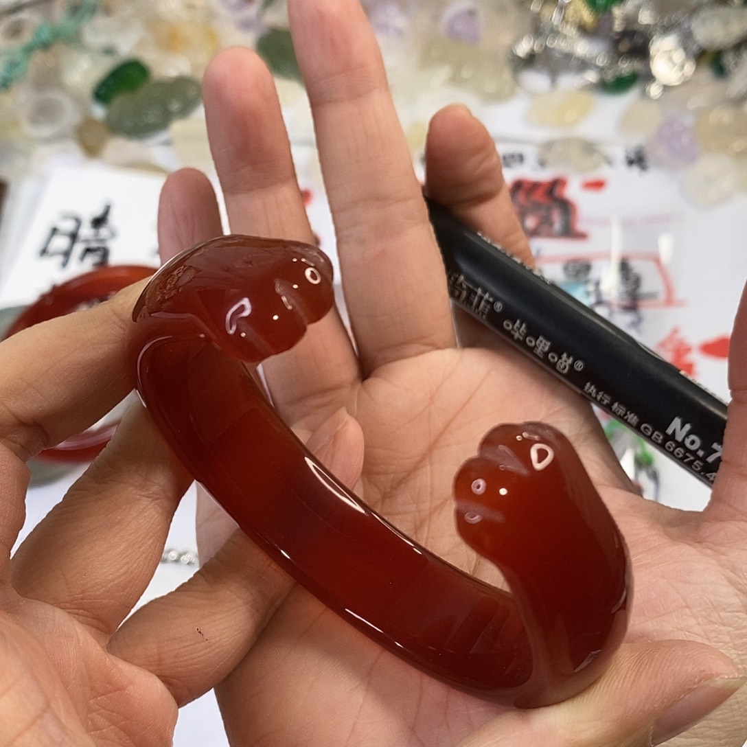 玛瑙/玉髓未镶嵌手镯A430。62➕