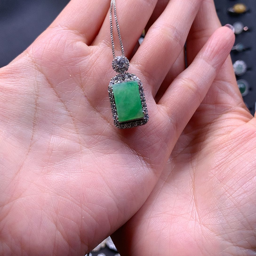 翡翠颈饰未镶嵌肇**711111