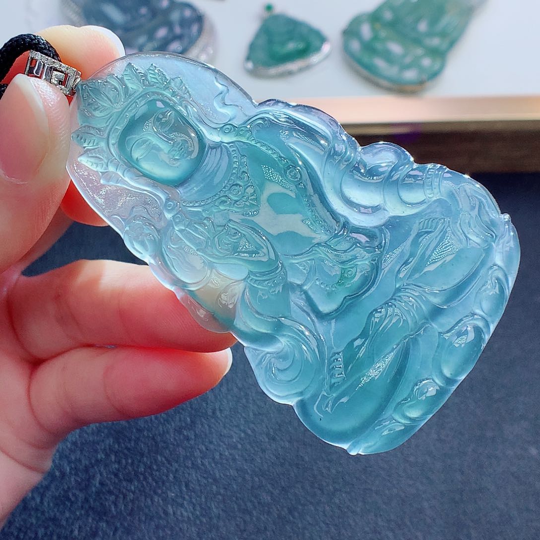 翡翠颈饰18K金镶嵌翡翠